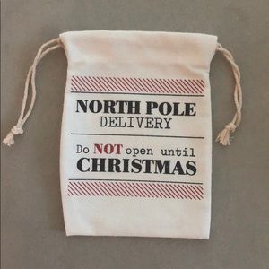 North Pole Christmas delivery bag 5 x 7 set of 2 nwt